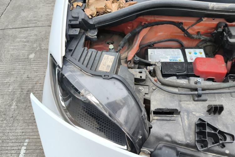 Used smart fortwo 2015 1.0L 52 kW hardtop Dynamic version Engine Bay Right