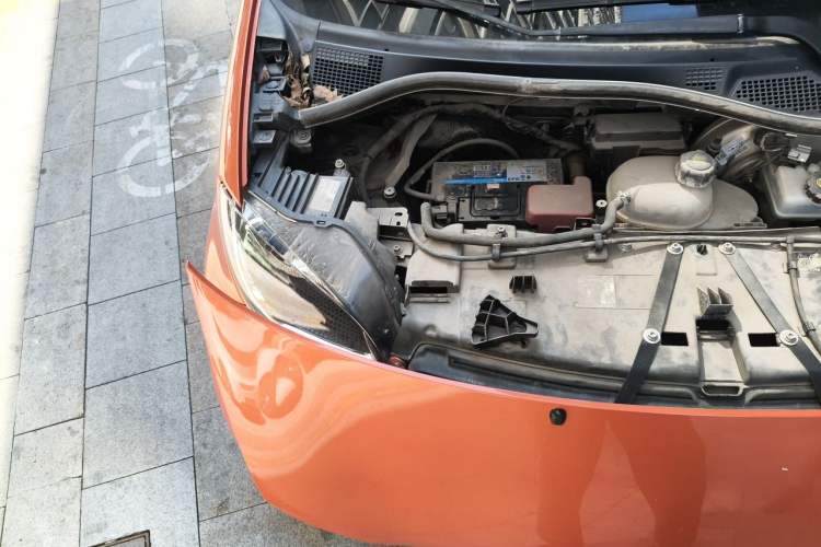 Used smart fortwo 2015 1.0L 52 kW hardtop Dynamic version Engine Bay Right