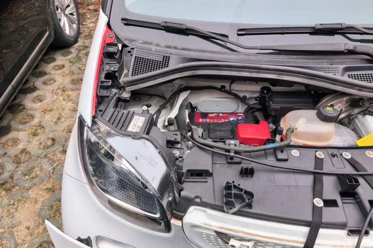 Used smart fortwo 2015 1.0L 52 kW Hardtop Passion Edition Engine Bay Right