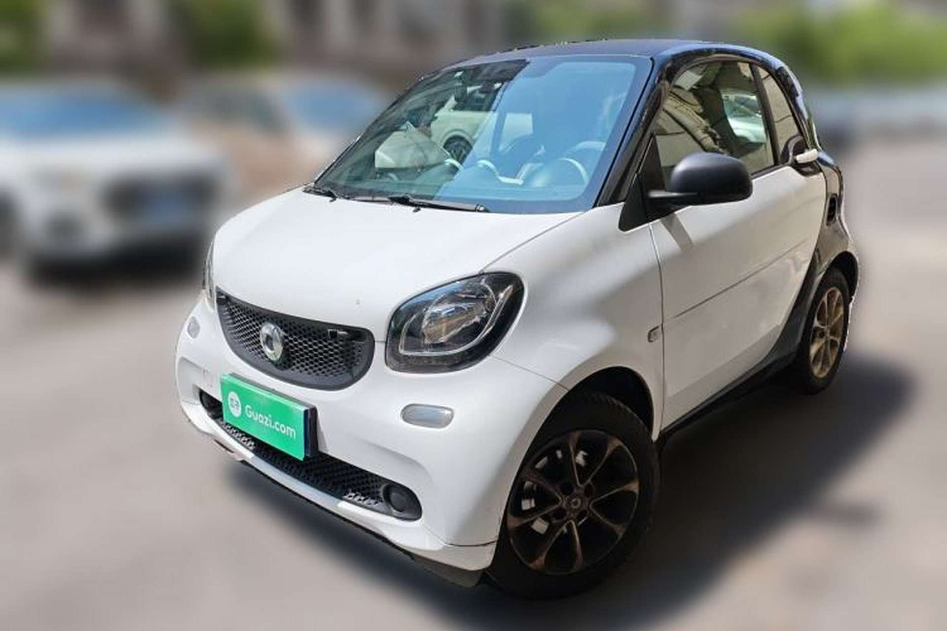 Used smart fortwo 2015 1.0L 52 kW hardtop Dynamic version Front Left 45 Deg