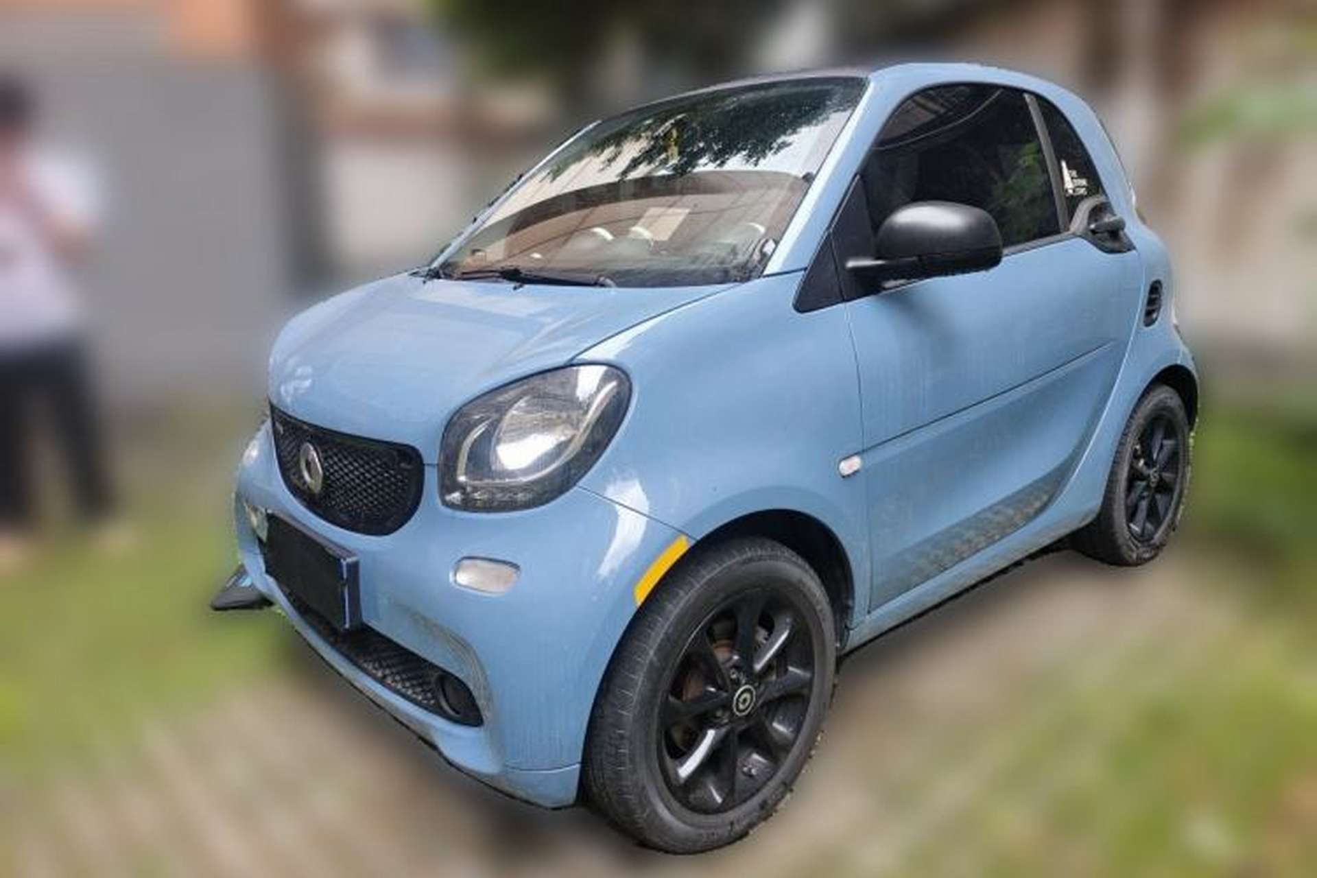 Used smart fortwo 2015 1.0L 52 kW hardtop Dynamic version Front Left 45 Deg