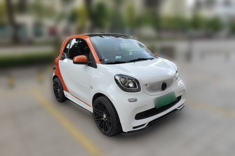 Used smart fortwo 2015 1.0L 52 kW Hardtop Passion Edition Front Right 45 Deg