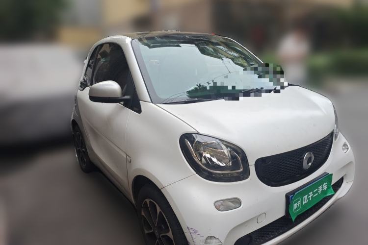 Used smart fortwo 2015 1.0L 52 kW Hardtop Passion Edition Front Right 45 Deg