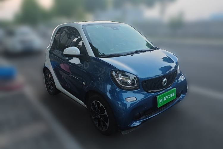 Used smart fortwo 2015 1.0L 52 kW Hardtop Passion Edition Front Right 45 Deg