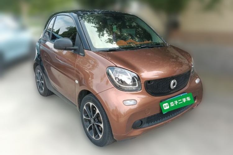 Used smart fortwo 2015 1.0L 52 kW Hardtop Passion Edition Front Right 45 Deg