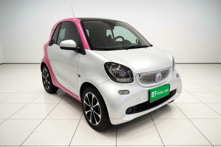Used smart fortwo 2015 1.0L 52 kW Hardtop Passion Edition Front Right 45 Deg