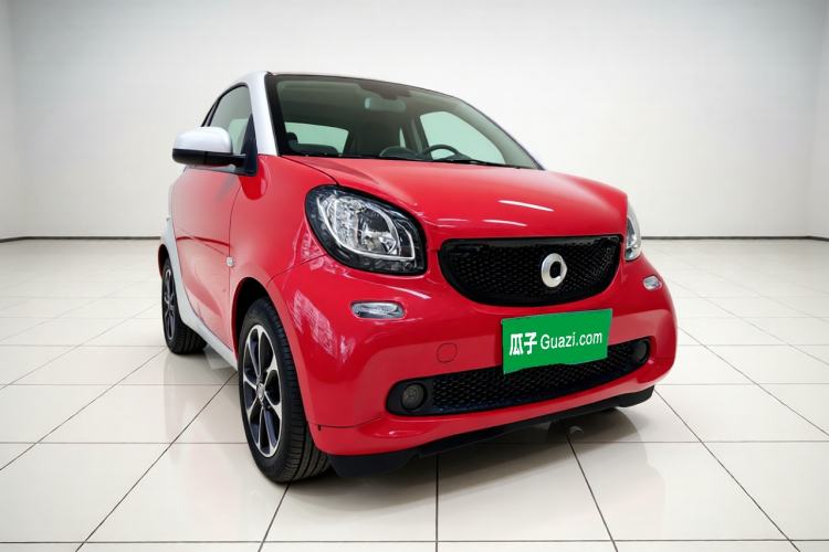 Used smart fortwo 2015 1.0L 52 kW Hardtop Passion Edition Front Right 45 Deg