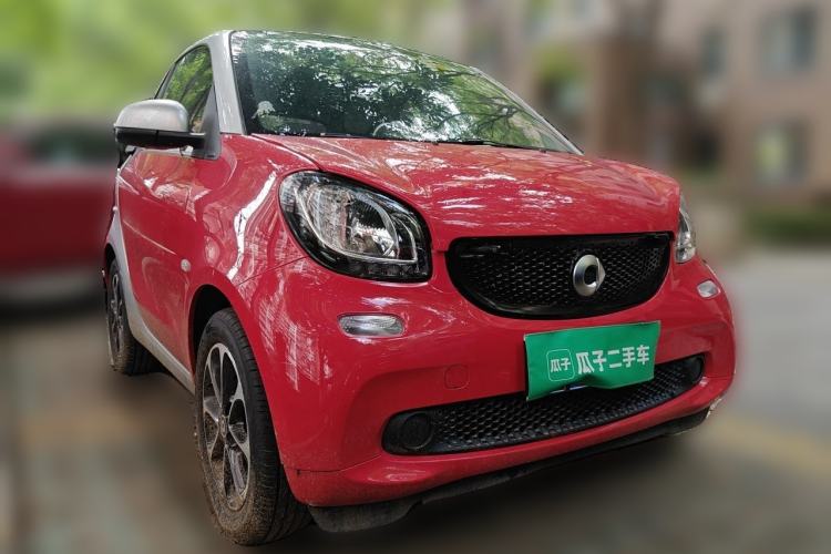 Used smart fortwo 2015 1.0L 52 kW Hardtop Passion Edition Front Right 45 Deg