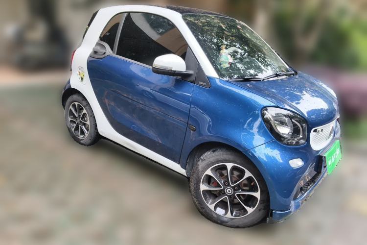 Used smart fortwo 2015 1.0L 52 kW Hardtop Passion Edition Front Right 45 Deg