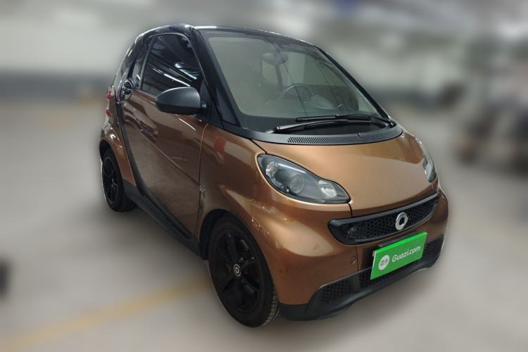 Used smart fortwo 2015 1.0 MHD New Year Special Edition Front Right 45 Deg