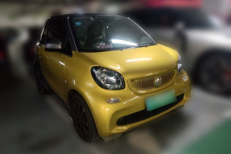 Used smart fortwo 2015 1.0L 52 kW Hardtop Passion Edition Front Right 45 Deg