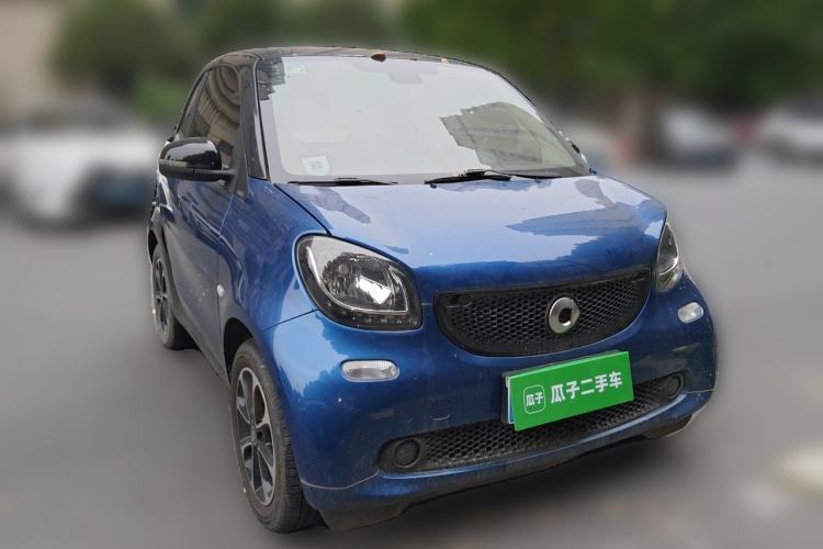 Used smart fortwo 2015 1.0L 52 kW Hardtop Passion Edition Front Right 45 Deg