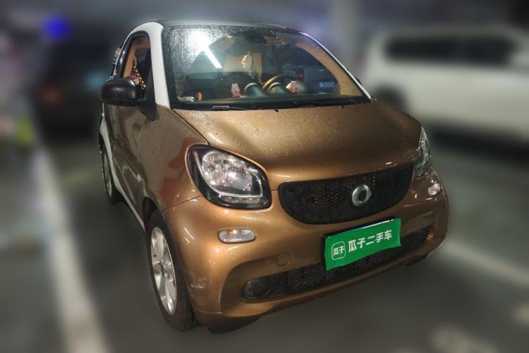 Used smart fortwo 2015 1.0L 52 kW hardtop Dynamic version Front Right 45 Deg