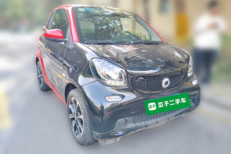 Used smart fortwo 2015 1.0L 52 kW Hardtop Passion Edition Front Right 45 Deg