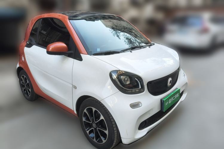 Used smart fortwo 2015 1.0L 52 kW Hardtop Passion Edition Front Right 45 Deg