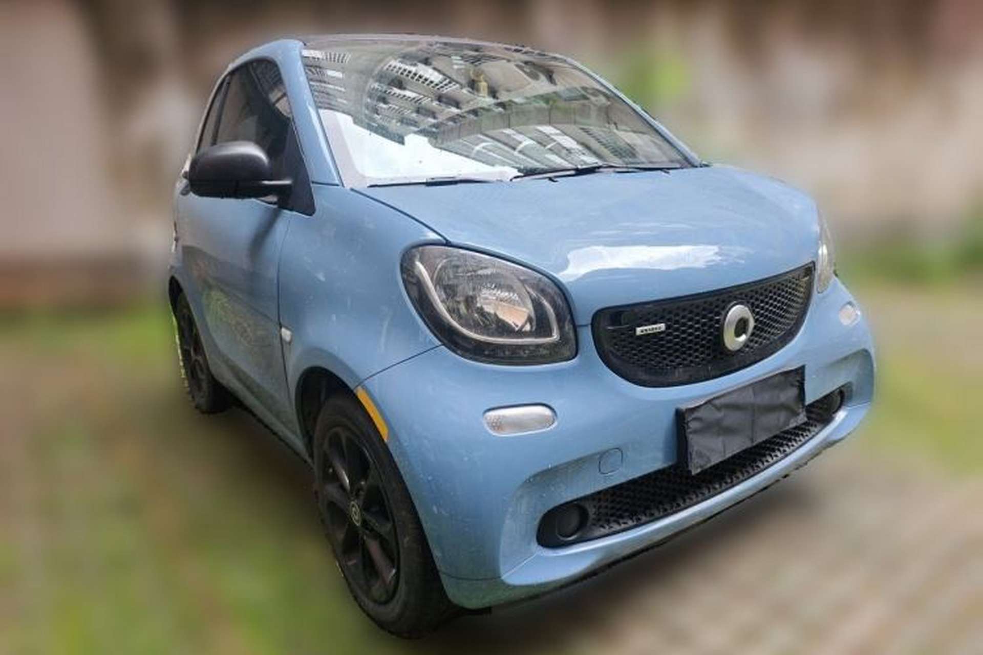 Used smart fortwo 2015 1.0L 52 kW hardtop Dynamic version Front Right 45 Deg