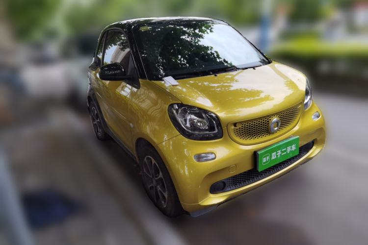 Used smart fortwo 2015 1.0L 52 kW Hardtop Passion Edition Front Right 45 Deg
