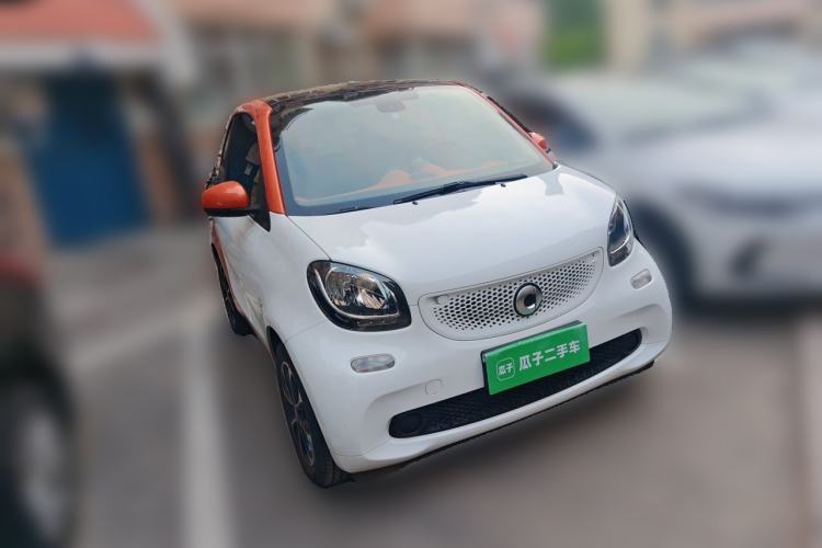 Used smart fortwo 2015 1.0L 52 kW Hardtop Passion Edition Front Right 45 Deg