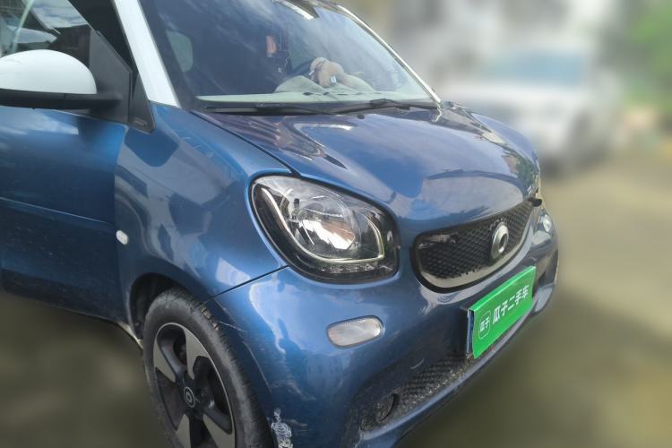 Used smart fortwo 2015 1.0L 52 kW Hardtop Passion Edition Front Right 45 Deg