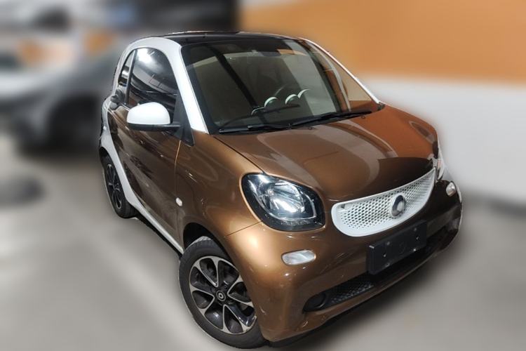 Used smart fortwo 2015 1.0L 52 kW Hardtop Passion Edition Front Right 45 Deg