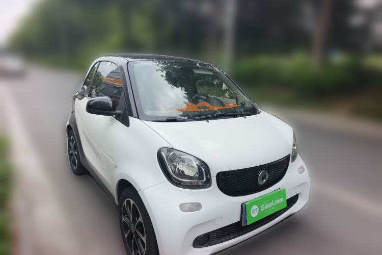 Used smart fortwo 2015 1.0L 52 kW Hardtop Passion Edition Front Right 45 Deg