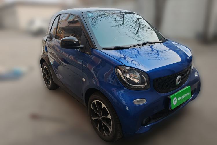 Used smart fortwo 2015 1.0L 52 kW Hardtop Passion Edition Front Right 45 Deg