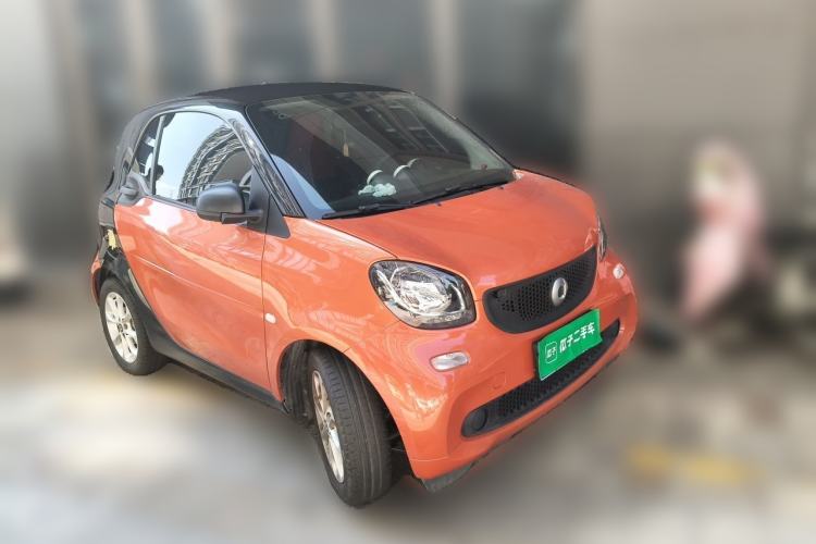 Used smart fortwo 2015 1.0L 52 kW hardtop Dynamic version Front Right 45 Deg