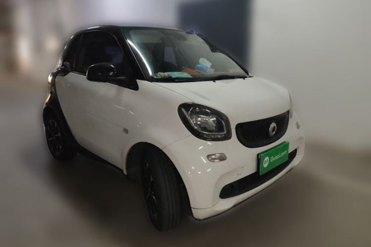 Used smart fortwo 2015 1.0L 52 kW Hardtop Passion Edition Front Right 45 Deg