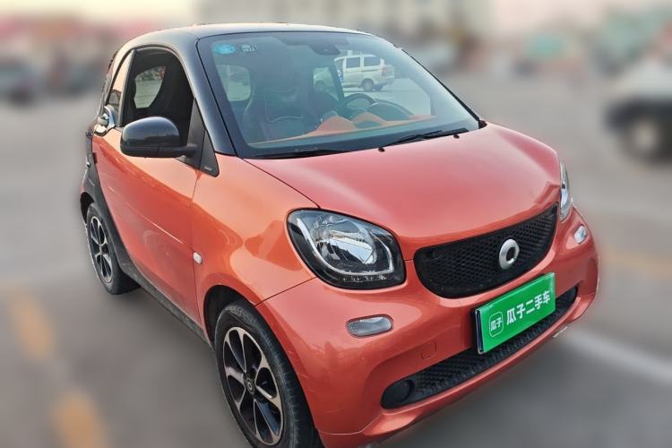 Used smart fortwo 2015 1.0L 52 kW Hardtop Passion Edition Front Right 45 Deg