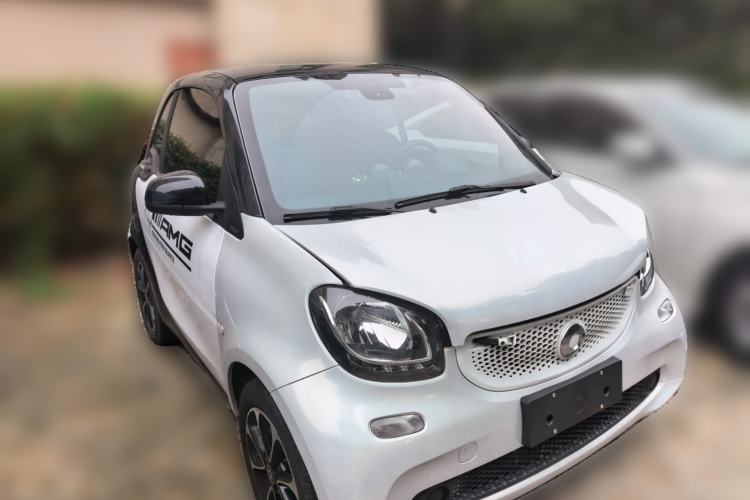 Used smart fortwo 2015 1.0L 52 kW Hardtop Passion Edition Front Right 45 Deg