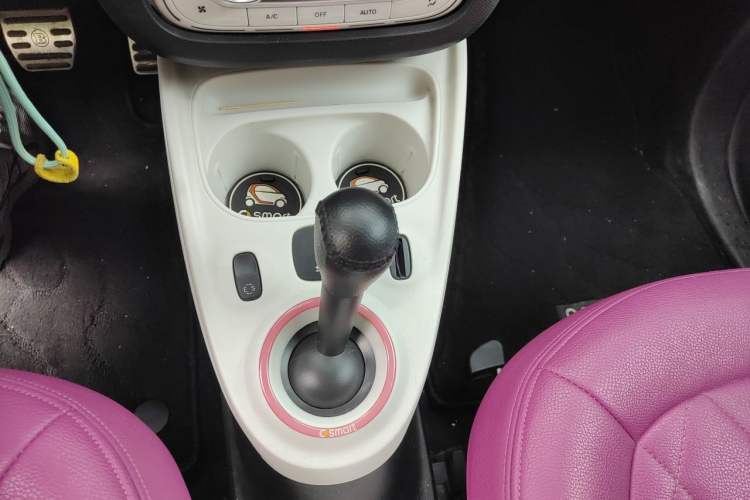 Used smart fortwo 2015 1.0L 52 kW Hardtop Passion Edition Gear Lever