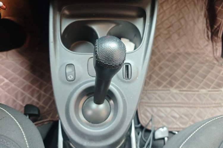 Used smart fortwo 2015 1.0L 52 kW Hardtop Passion Edition Gear Lever