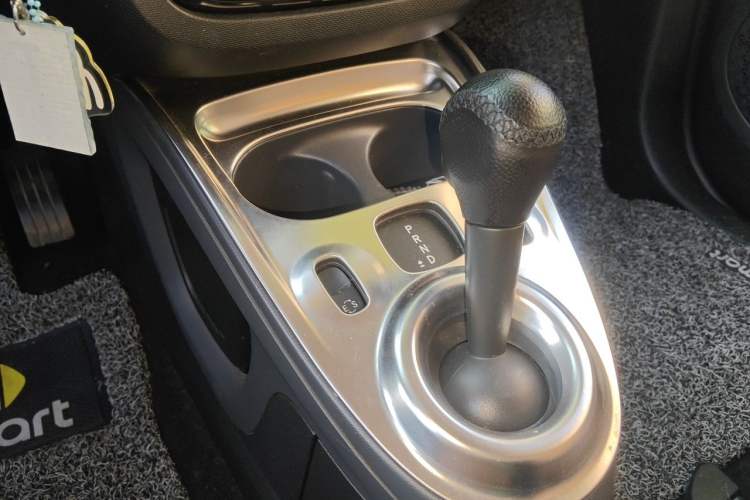 Used smart fortwo 2015 1.0L 52 kW hardtop Dynamic version Gear Lever