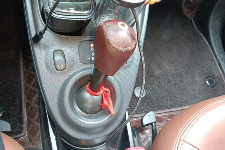 Used smart fortwo 2015 1.0L 52 kW Hardtop Passion Edition Gear Lever