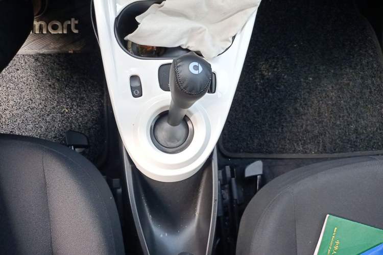 Used smart fortwo 2015 1.0L 52 kW hardtop Dynamic version Gear Lever