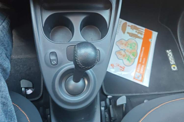 Used smart fortwo 2015 1.0L 52 kW Hardtop Passion Edition Gear Lever