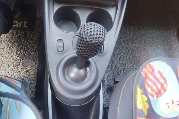 Used smart fortwo 2015 1.0L 52 kW Hardtop Passion Edition Gear Lever