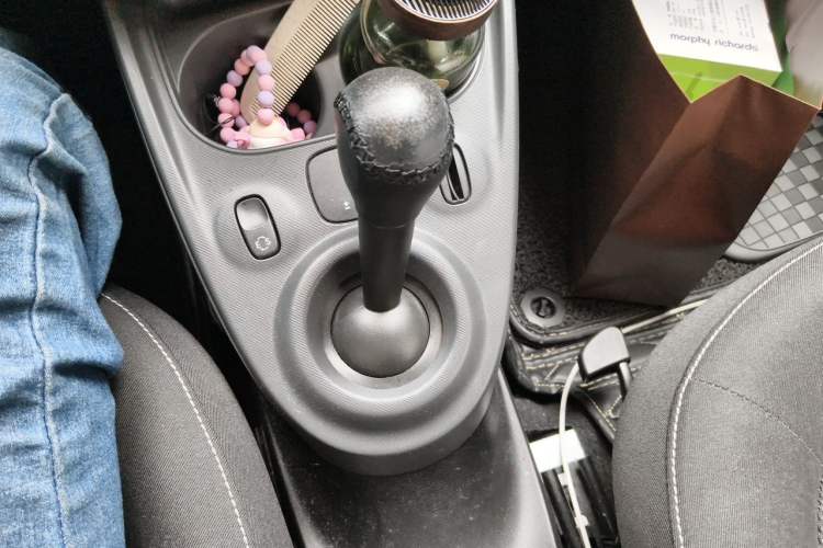 Used smart fortwo 2015 1.0L 52 kW Hardtop Passion Edition Gear Lever