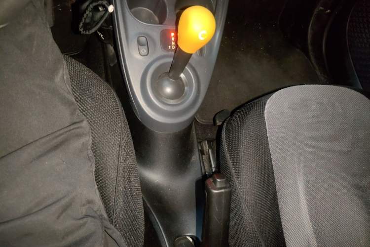Used smart fortwo 2015 1.0L 52 kW Hardtop Passion Edition Gear Lever