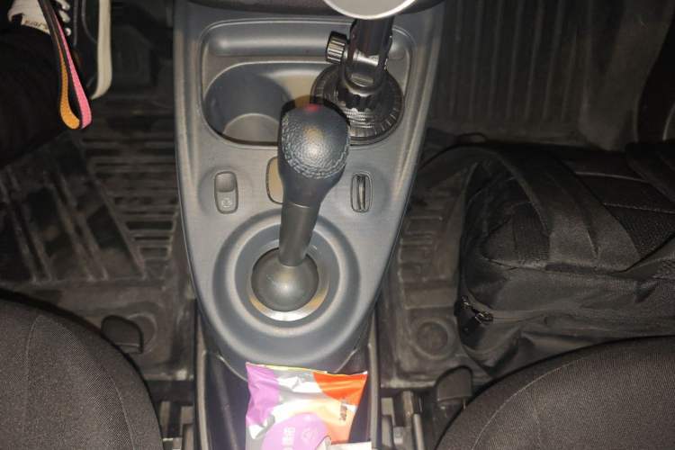 Used smart fortwo 2015 1.0L 52 kW hardtop Dynamic version Gear Lever