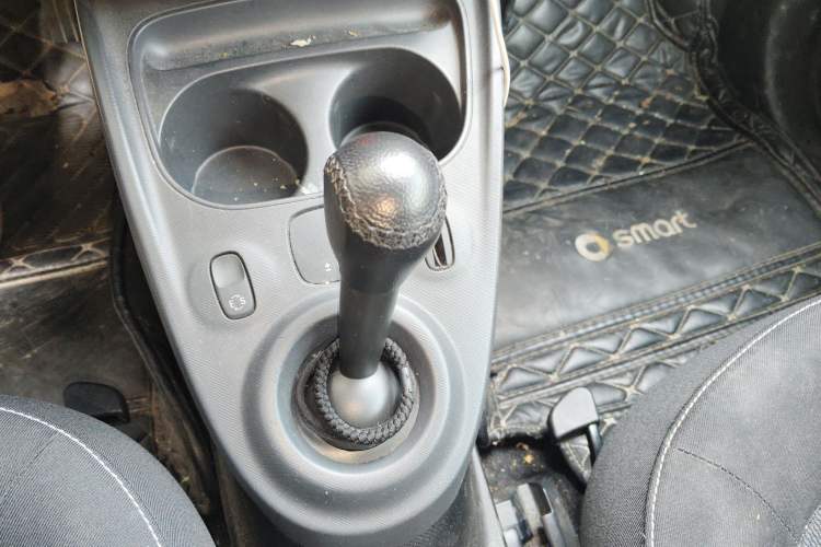 Used smart fortwo 2015 1.0L 52 kW Hardtop Passion Edition Gear Lever