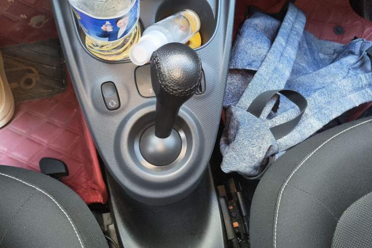 Used smart fortwo 2015 1.0L 52 kW Hardtop Passion Edition Gear Lever