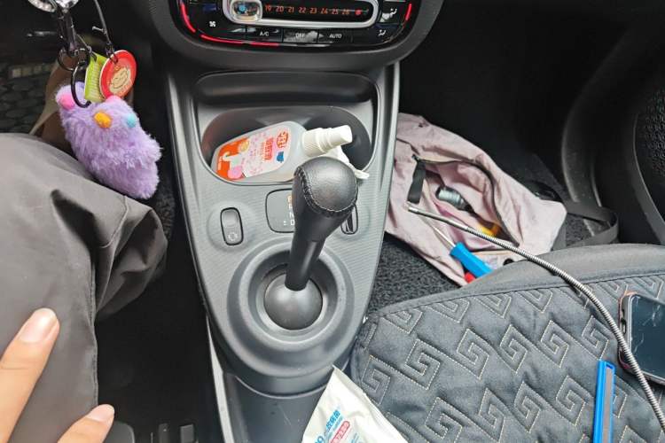 Used smart fortwo 2015 1.0L 52 kW hardtop Dynamic version Gear Lever
