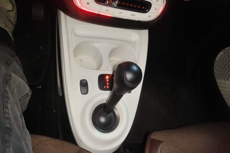 Used smart fortwo 2015 1.0L 52 kW Hardtop Passion Edition Gear Lever