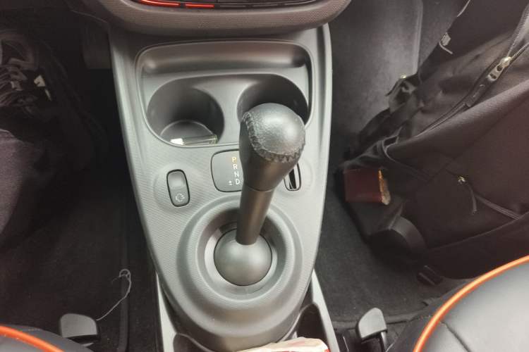 Used smart fortwo 2015 1.0L 52 kW Hardtop Passion Edition Gear Lever