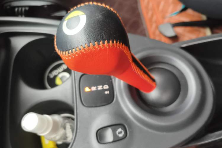 Used smart fortwo 2015 1.0L 52 kW Hardtop Passion Edition Gear Lever