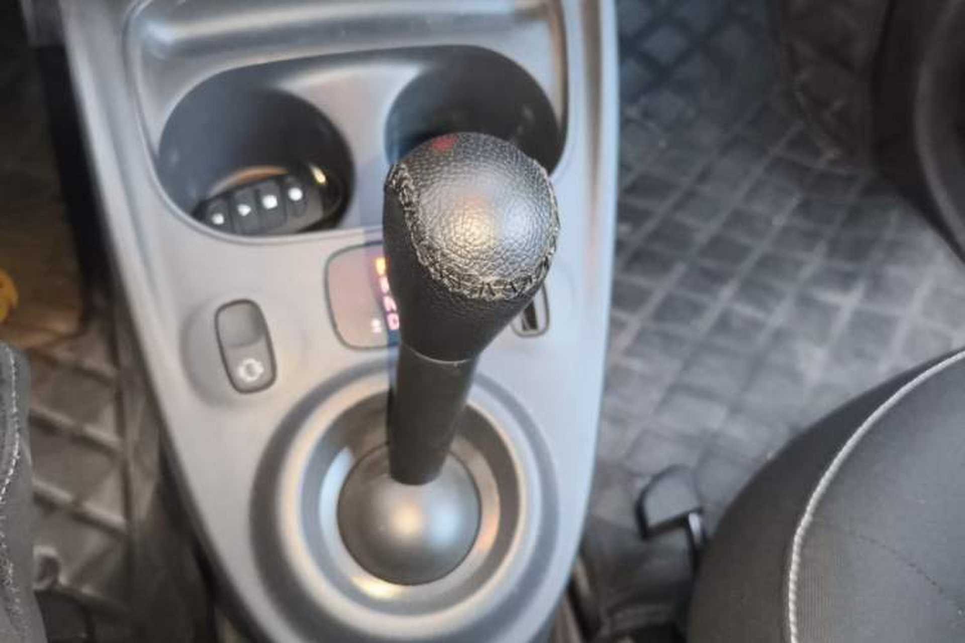 Used smart fortwo 2015 1.0L 52 kW Hardtop Passion Edition Gear Lever