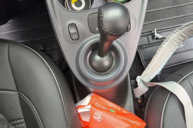 Used smart fortwo 2015 1.0L 52 kW hardtop Dynamic version Gear Lever