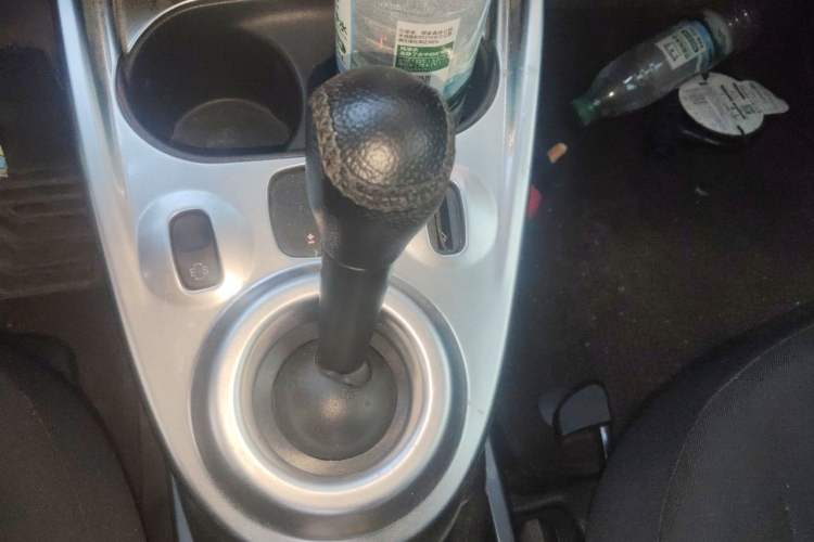 Used smart fortwo 2015 1.0L 52 kW hardtop Dynamic version Gear Lever