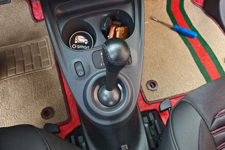 Used smart fortwo 2015 1.0L 52 kW Hardtop Passion Edition Gear Lever